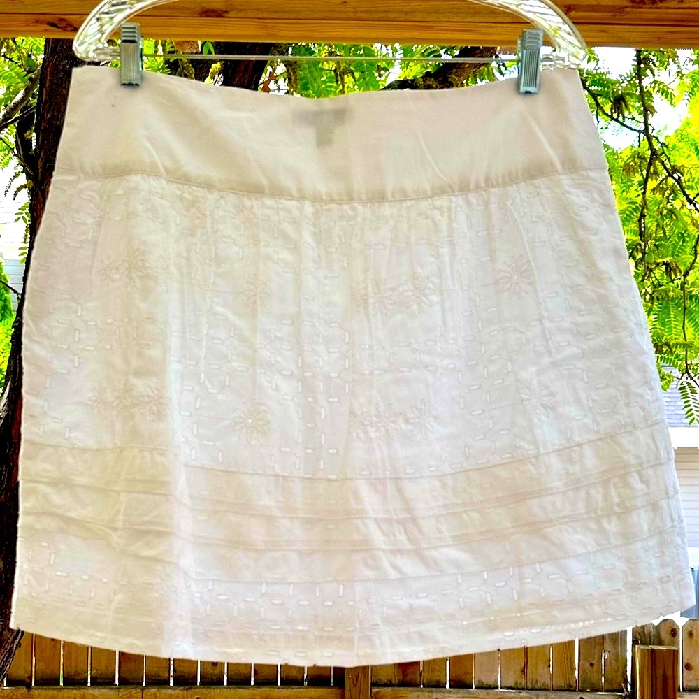 Banana Republic NWOT Crochet Eyelet White Mini Skirt 100% Cotton size 12 - Picture 2 of 16